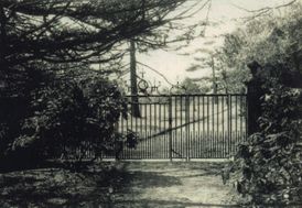 M192 Eastern gates at The Oakes, Norton. 