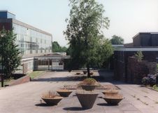 M207 Gleadless Valley School, 1995. Main entrance from Matthews Lane.