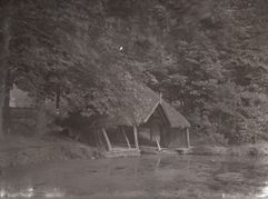 M71 Boat House, lower lake, Graves Park.
