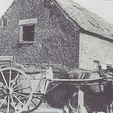 Mr Allen’s horse and cart outside Park Farm, Little Norton Lane