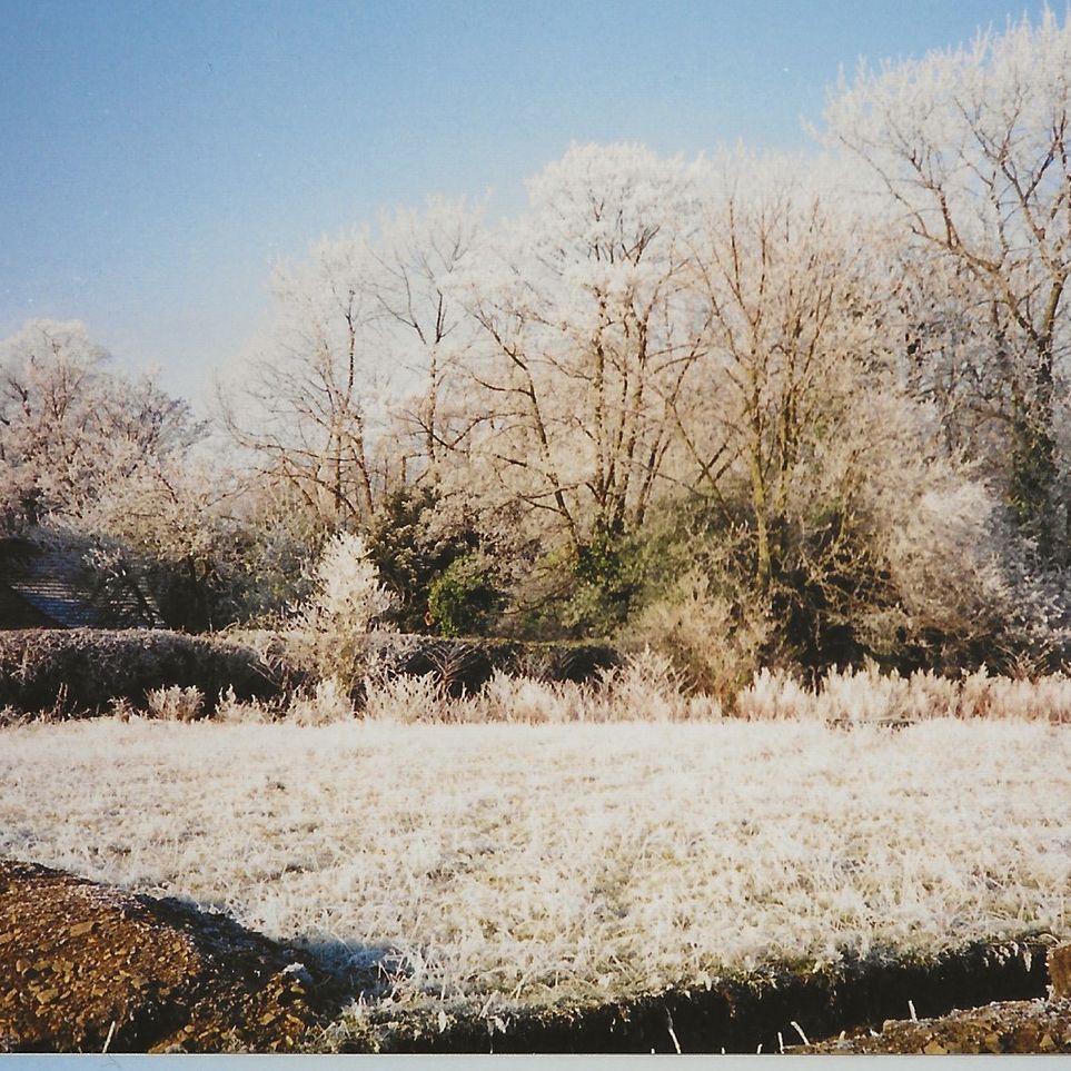 SG209 Vicarage Field & New Rectory. Hoar frost. 27Dec95