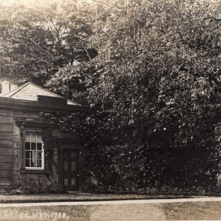 SG27 Lodge and gates at entrance to Oakes Park Norton Lane