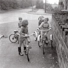 s208 Children on trikes and bikes on Matthews Lane, near Mellington Cl